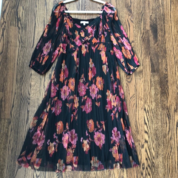 DR2 Dresses & Skirts - DR 2 floral pleated 70s vintage vibes dress